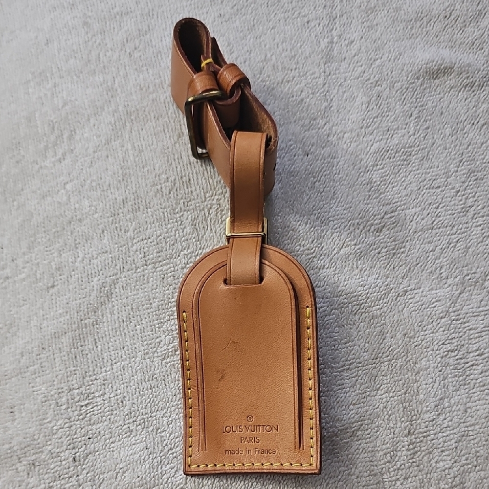 Louis Vuitton - Vachetta Luggage Tag & Poignet - Tan Leather Accessory - Picture 1 of 6